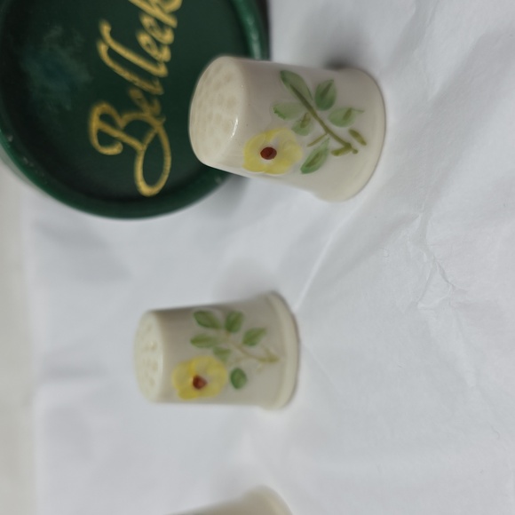 4 Vintage Belleek Thimbles - Picture 3 of 5